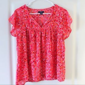 GAP Small Pink Floral , Flattering Blouse with Ruffled Short Sleeves (S)